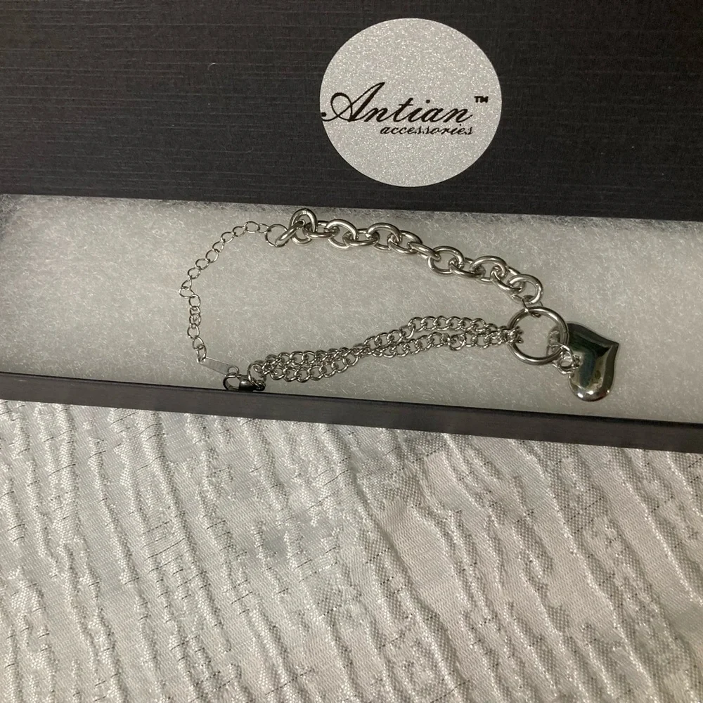 Antian Accessories™ Gold Plated Heart Charm Bracelet